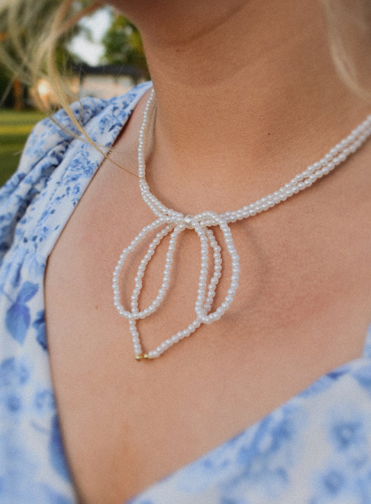 Pearl bow necklace