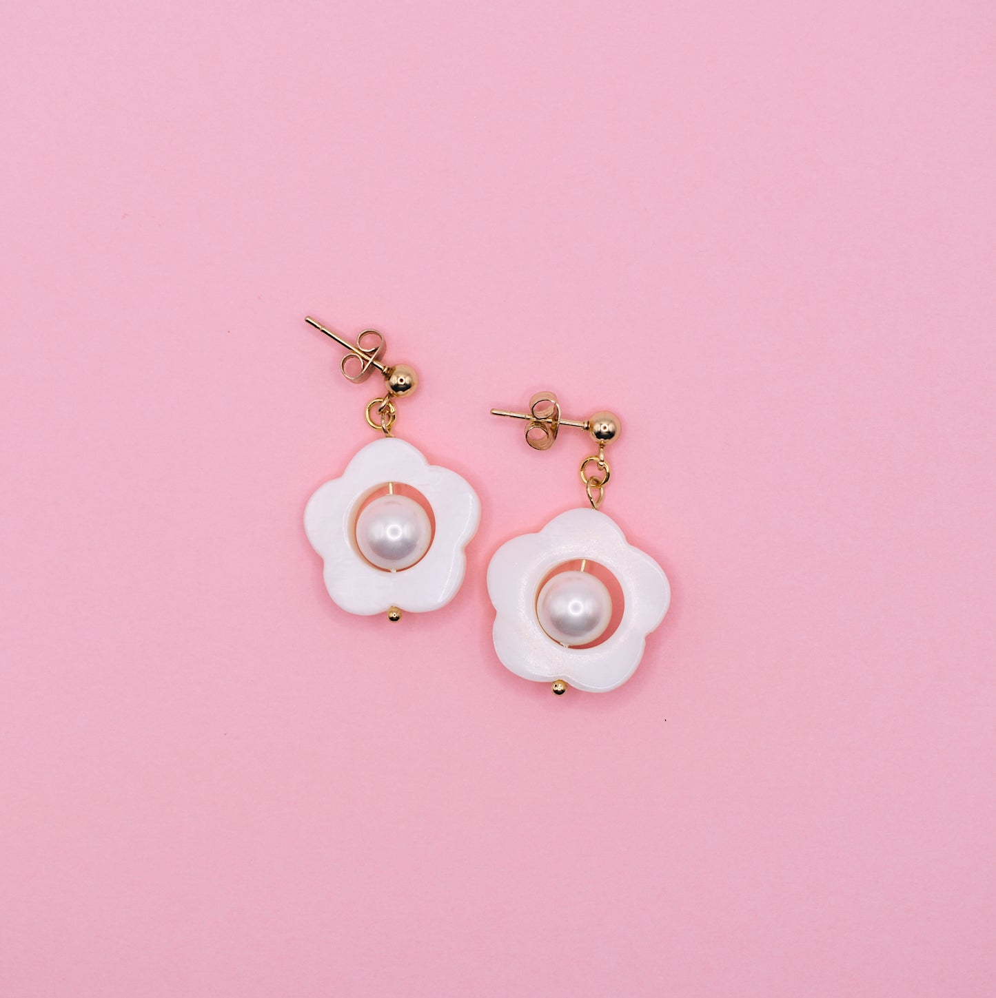 Flower & pearl earrings